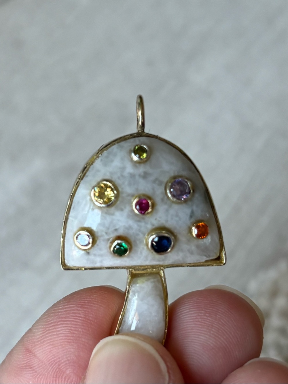 Mushroom Pendant Necklace Gold Pleated - Picture 4 of 6